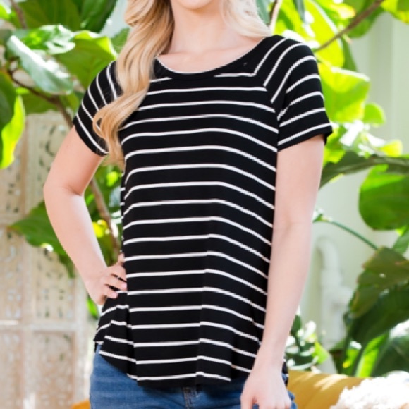 Short Sleeve Black & White Tee - Picture 9 of 10